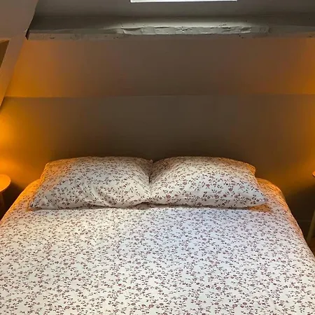 Jade Hotel *